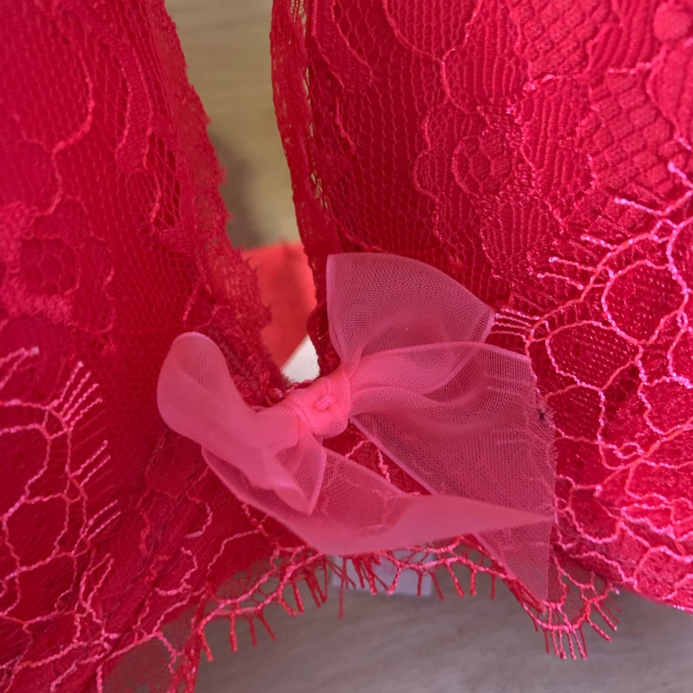 Victoria’s Secret Red Lace Push Up Dream Angels Pigeonnant Bra NWT - Picture 5 of 12
